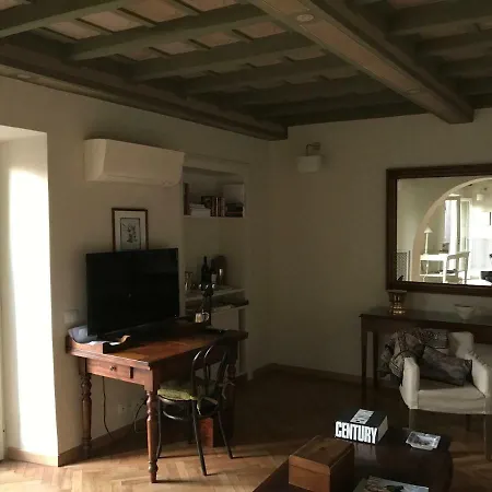 Due Mondi, Pantheon Apartment