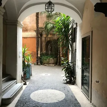 Due Mondi, Pantheon Apartment