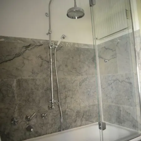 Due Mondi, Pantheon Apartment *